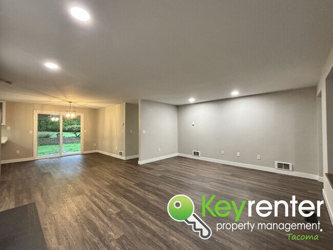 Foto del edificio - 7920-7922-7922 37th St Ct W