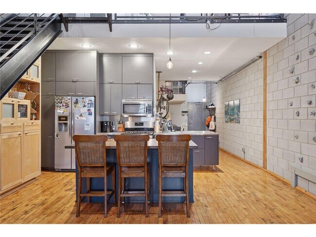 Building Photo - 801 N Washington Ave