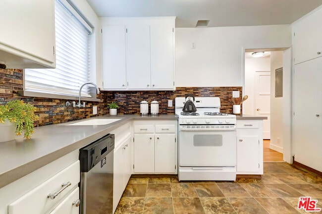 Building Photo - 6549 W 86th Pl