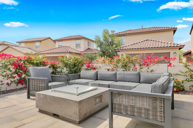 Building Photo - 80208 Whisper Rock Way