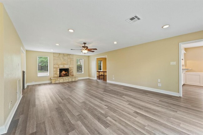 Building Photo - 11806 Gardenglen Dr