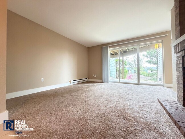 Foto del edificio - Lowest-Priced 2-Bedroom Condo in the Tacoma Narrows Area – Covered Parking & Patio