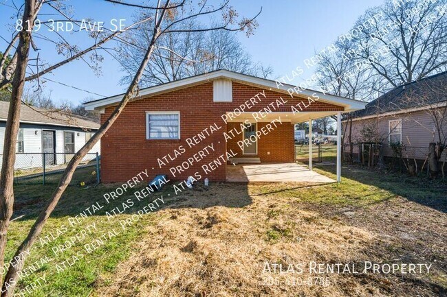 Foto del edificio - 819 3rd Ave SE