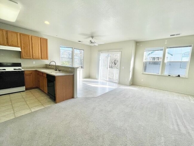 Building Photo - Great 2 bed, 2 bath, 2-story end-unit Condo in Rincon Valley!