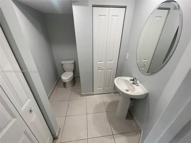 Foto del edificio - 395 NE 211th Terrace