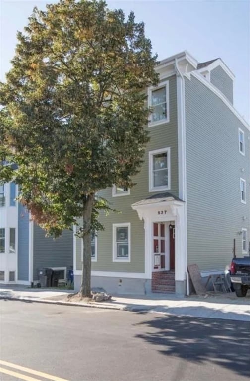Building Photo - 537 Sumner St
