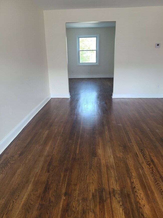Building Photo - 818 N Marlyn Ave