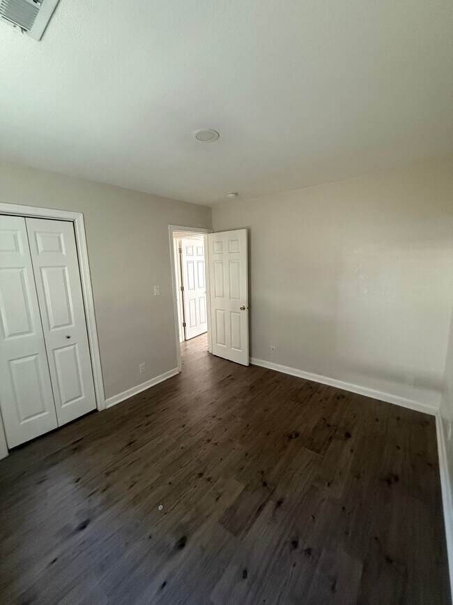 Foto del edificio - 814 Robinson St
