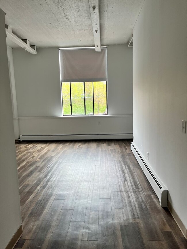 Photo - Leasing Agent Apartment