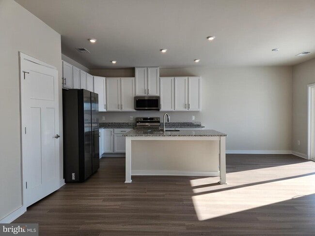 Building Photo - 327 Baker Dr