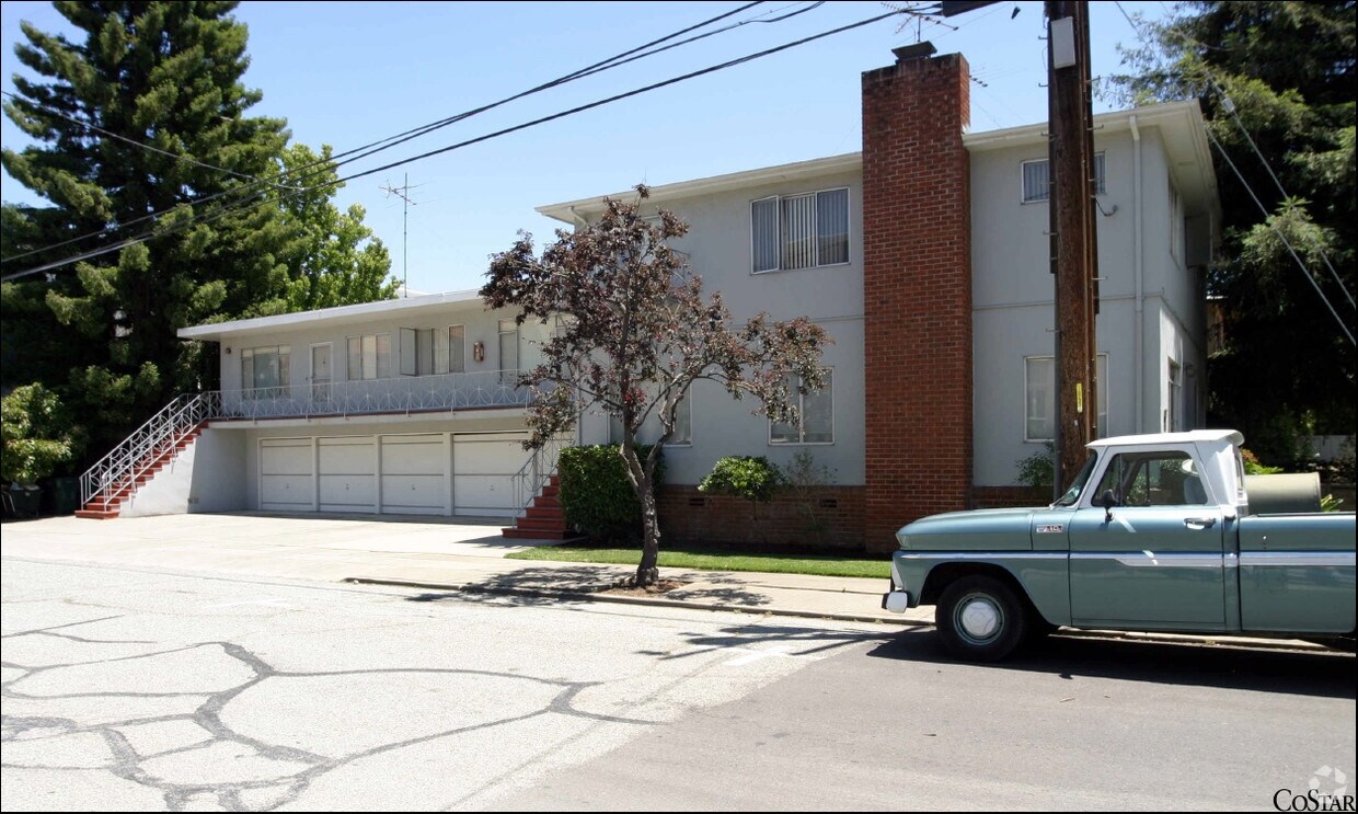 Building Photo - 803 Laurel Ave