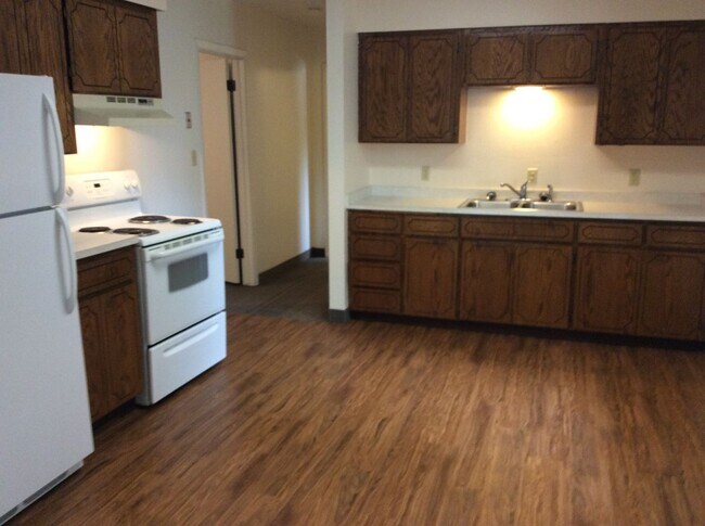 Building Photo - 305 Sims St