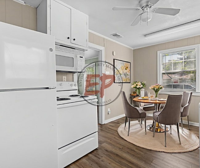 Building Photo - 1212 Lewis St