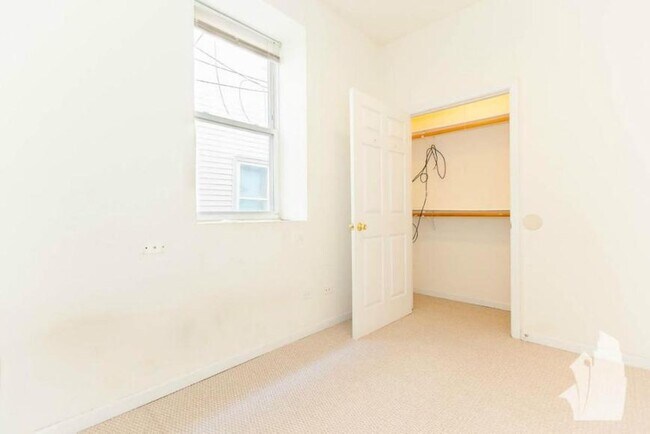 Foto del edificio - 3 bedroom in Chicago IL 60647