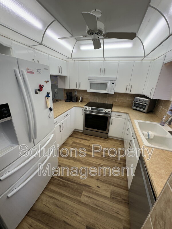 Building Photo - 100 Canebreakers Dr