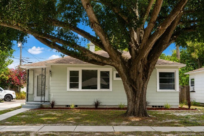 Foto del edificio - 2 Bedroom, 1 Bathroom Home for Rent in St Pete!