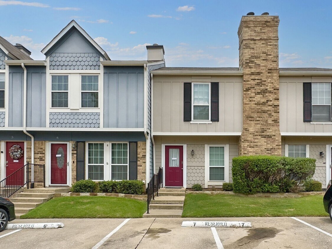 Primary Photo - Remodeled Townhome with Community Pool and...
