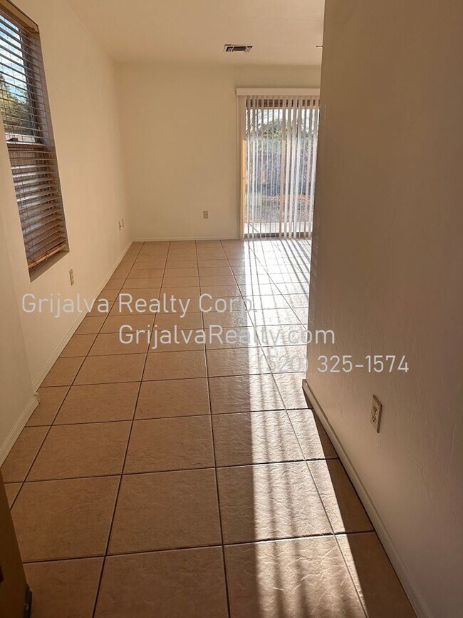 Foto del edificio - Lovely 4 Bedroom, 2.5 Bath House on the Ea...