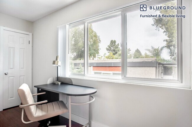 Foto del edificio - 12530 Braddock Dr