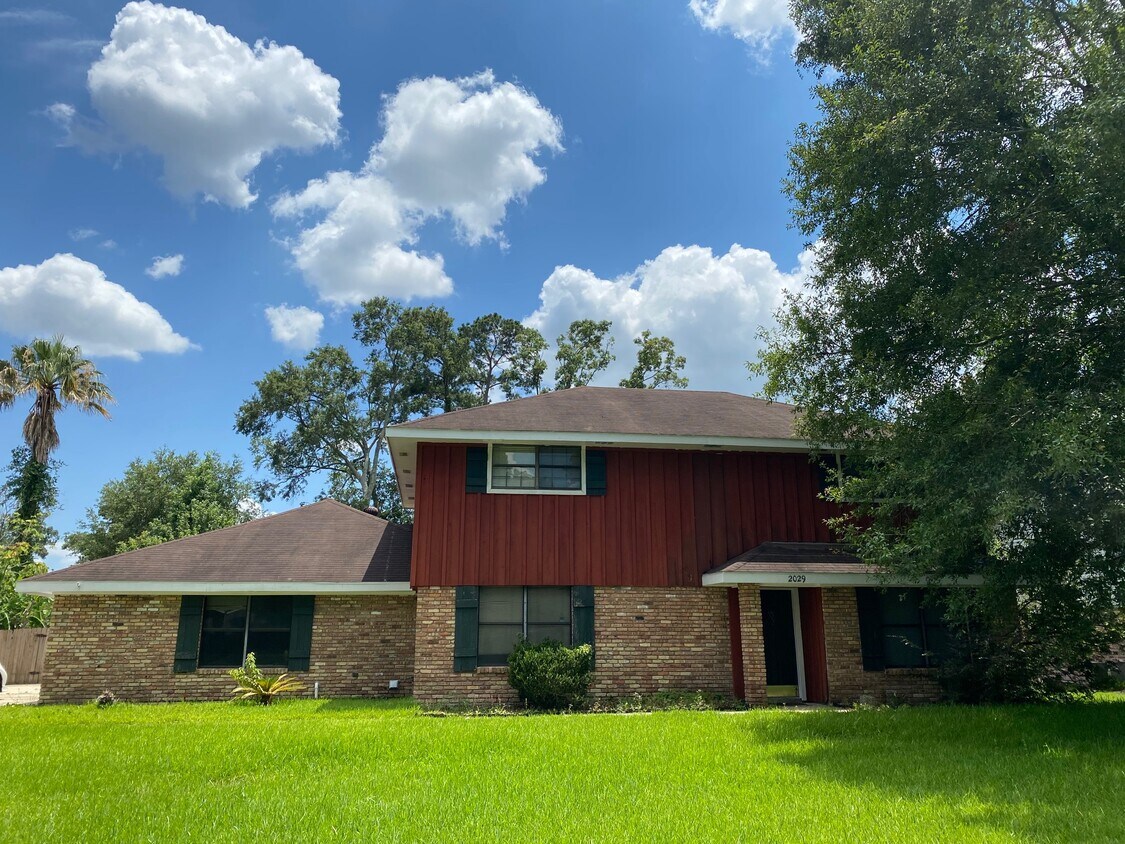 Primary Photo - 2029 Marge Ln