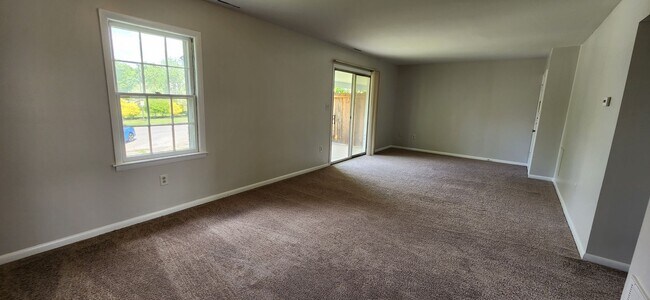 Foto del edificio - Upper Level One Bedroom Apartment w Covere...