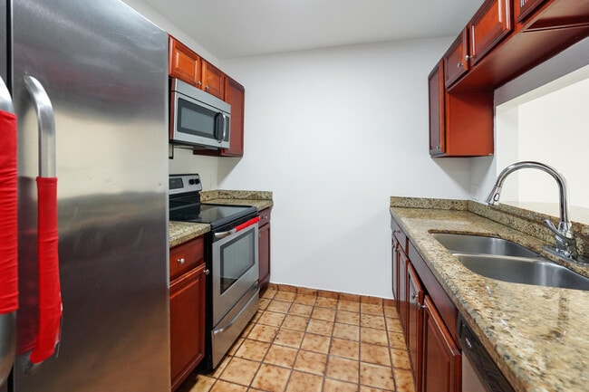 Foto del edificio - 5070 Elmhurst Rd