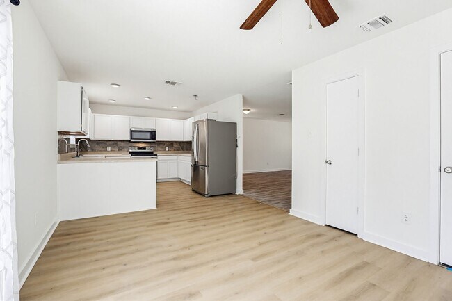 Building Photo - 9616 Kennebec Way