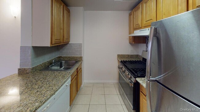 Foto del edificio - 102-30 Queens Blvd