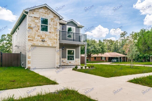 Building Photo - New 3/2.5 in the Heart of Houston!