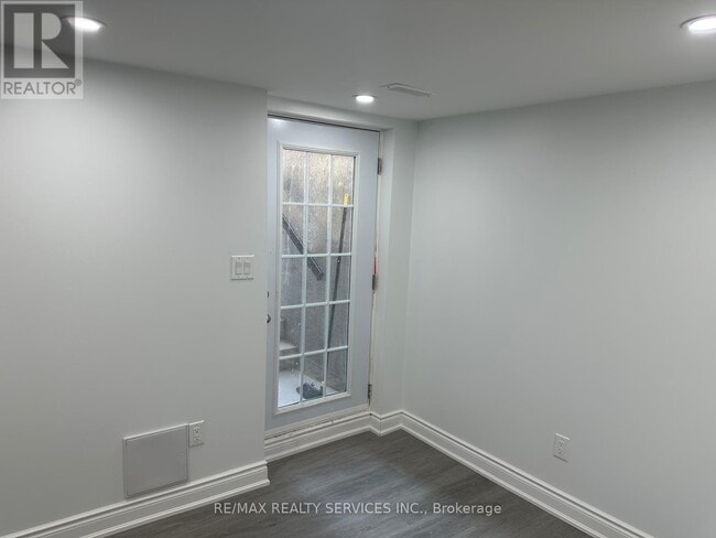 Building Photo - 6903 Cumberland Ct