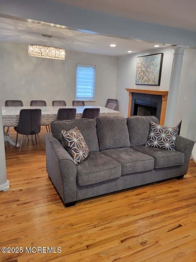 Foto del edificio - 63 Jamestown Dr