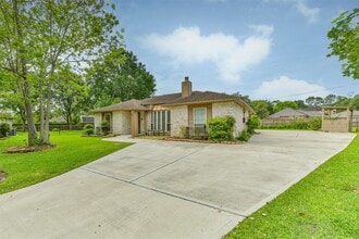 Building Photo - 807 Stadium Cir