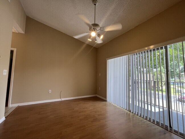 Foto del edificio - 2451 NW 96th Terrace
