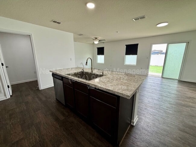 Foto del edificio - 3640 Alta Lakes Blvd