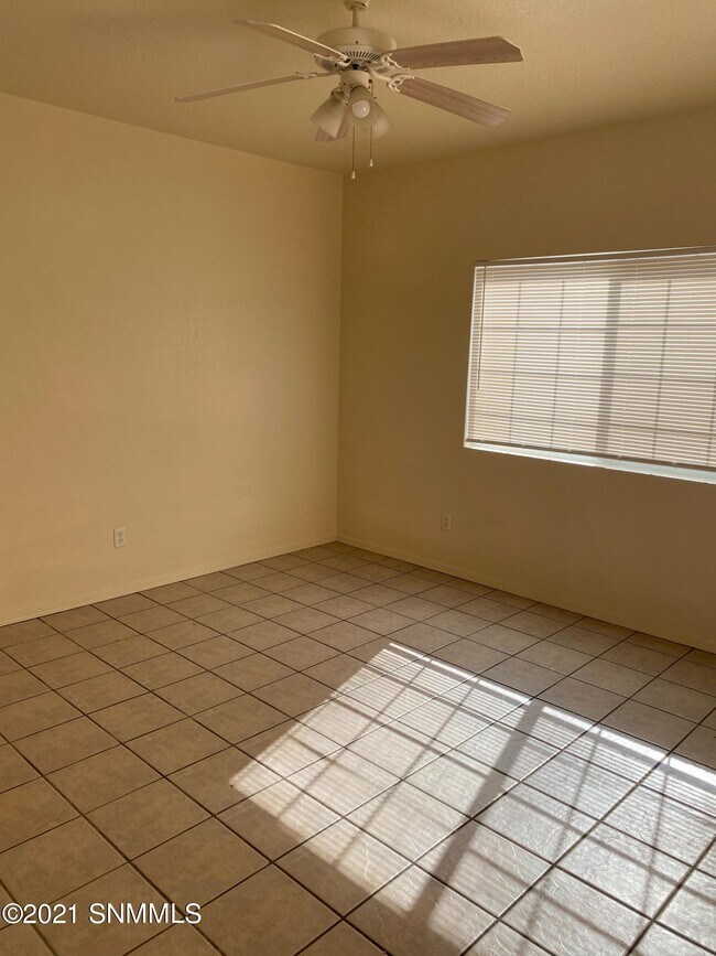 Building Photo - 450 Ithaca Ct