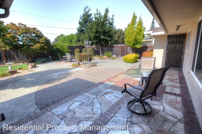 Building Photo - 4 br, 2.5 bath House - 4385 norris