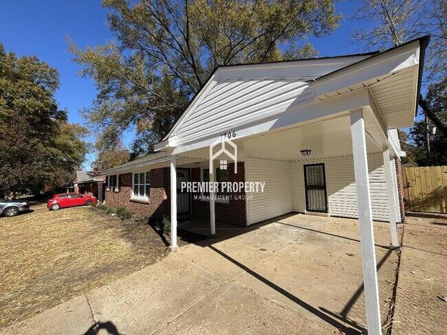 Foto del edificio - 3706 Bedford Ln