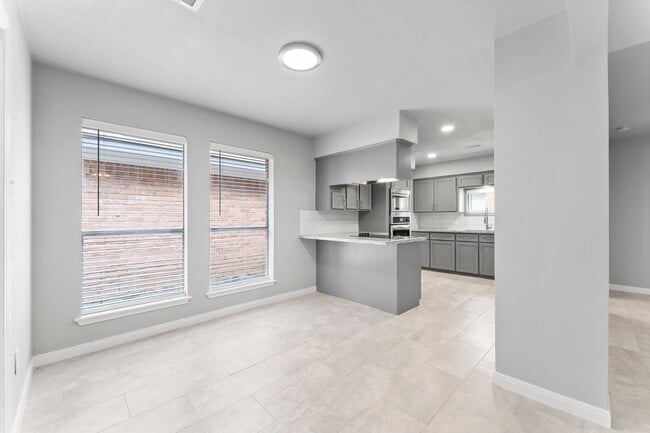 Building Photo - 10422 Rockcrest Rd