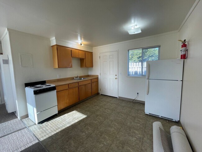 Foto del edificio - Charming 2-Bedroom Apartment Near the Hammond Trail – McKinleyville, CA