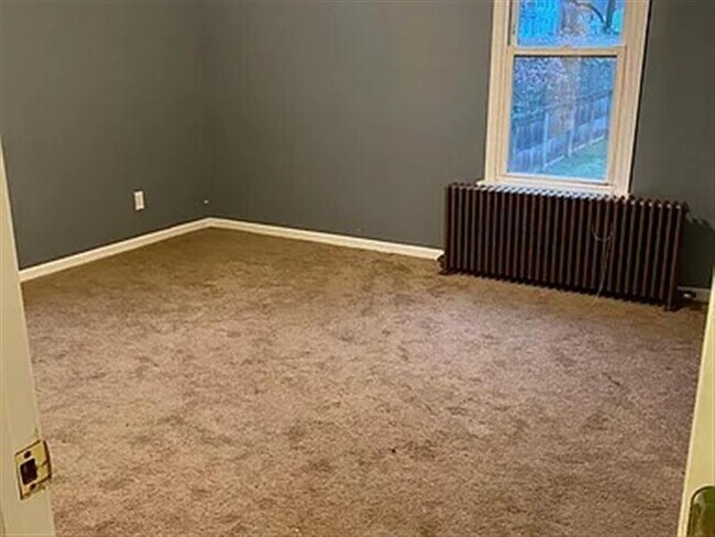 Building Photo - Spacious 3 BD