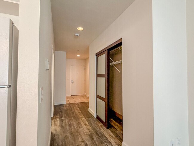 Foto del edificio - Great Location! 1bd/1bth Belltown Condo, $1,900/mo.