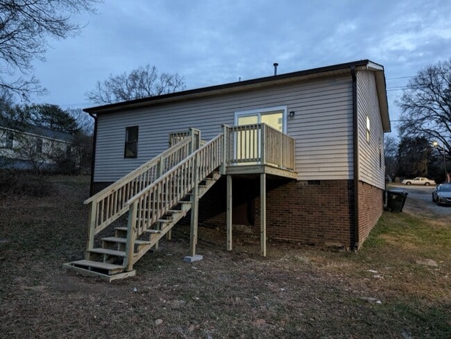 Building Photo - 820 Chandler Ave