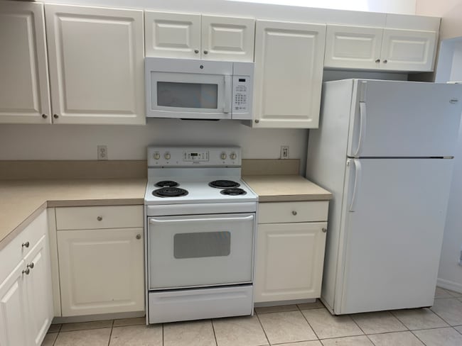 Building Photo - 5250 Chiquita Blvd S