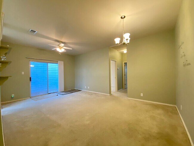 Foto del edificio - 2 Bedroom/1 Bath Crown Meadows Subdivision