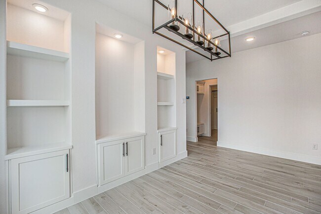 Building Photo - 15018 Bonham Shore Dr