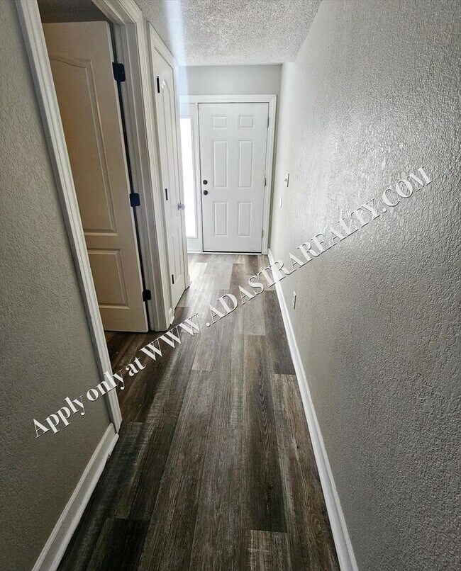 Foto del edificio - Beautiful Townhome in Blue Springs-Available NOW!!