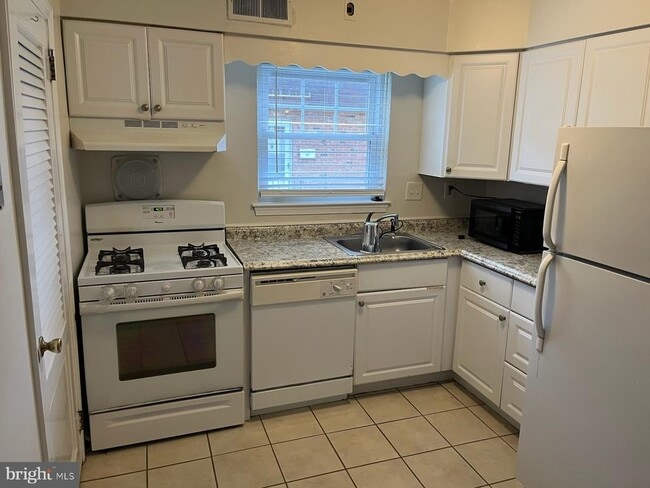 Building Photo - 16 Apel Ave