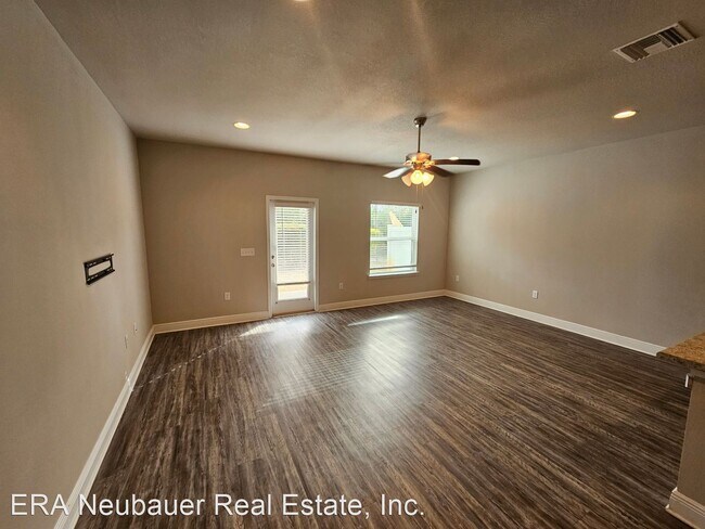 Building Photo - 3 br, 2.5 bath House - 5804 Callaway Circle