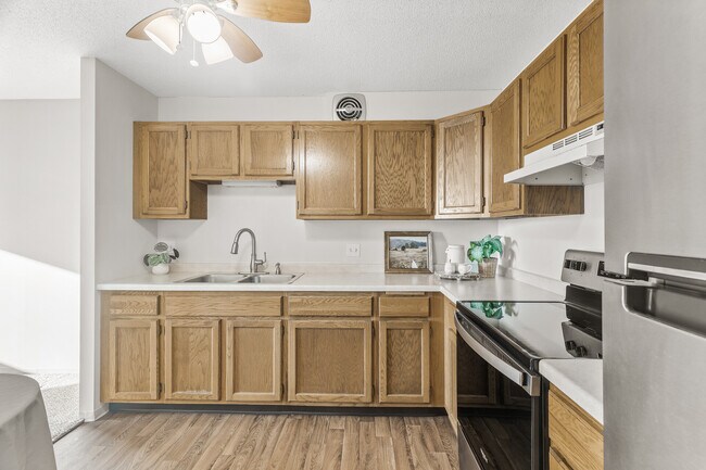 Comer en la cocina - 6615 Lake Shore Dr S