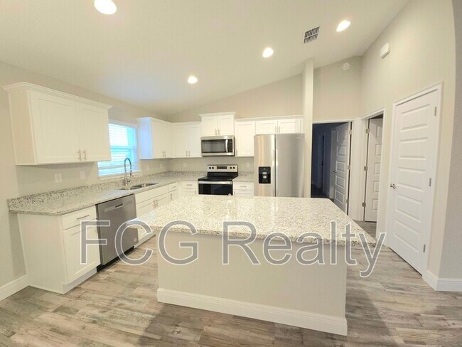 Building Photo - 5 Pine Course Trail